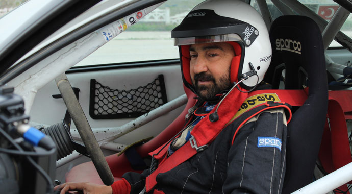 'Yaşamaz' denilen ünlü yarış pilotu 'kanserin ilacını pistlerde' buldu