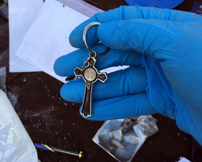 Öldürülen teröristin üstünden haç çıktı