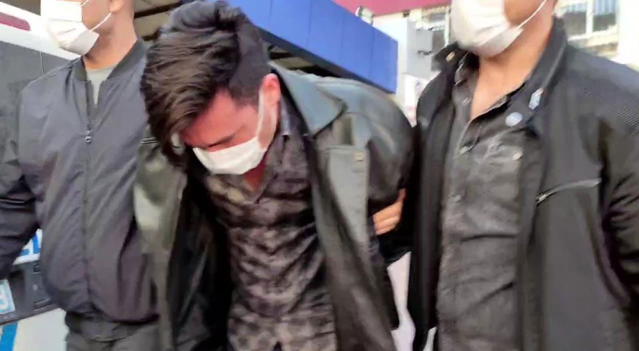 Kendisini bıçaklayan kız arkadaşını boğarak öldürdü