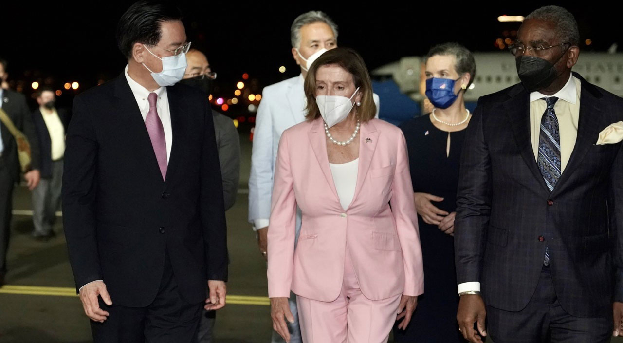 Tayvan liderinden Pelosi'ye şeref madalyası: Çin’den kınama