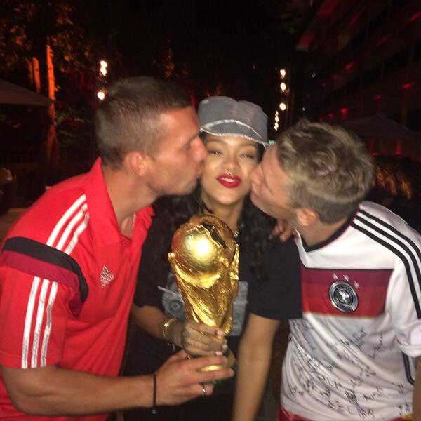 Podolski'den Rihanna'ya mesaj