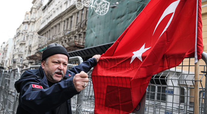 İdlib'deki saldırı Rusya'nın İstanbul Başkonsolosluğu önünde protesto edildi
