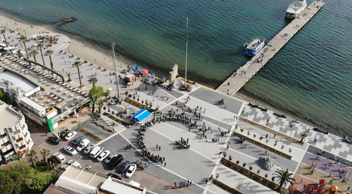 Motosikletli polislerden ayyıldız şov