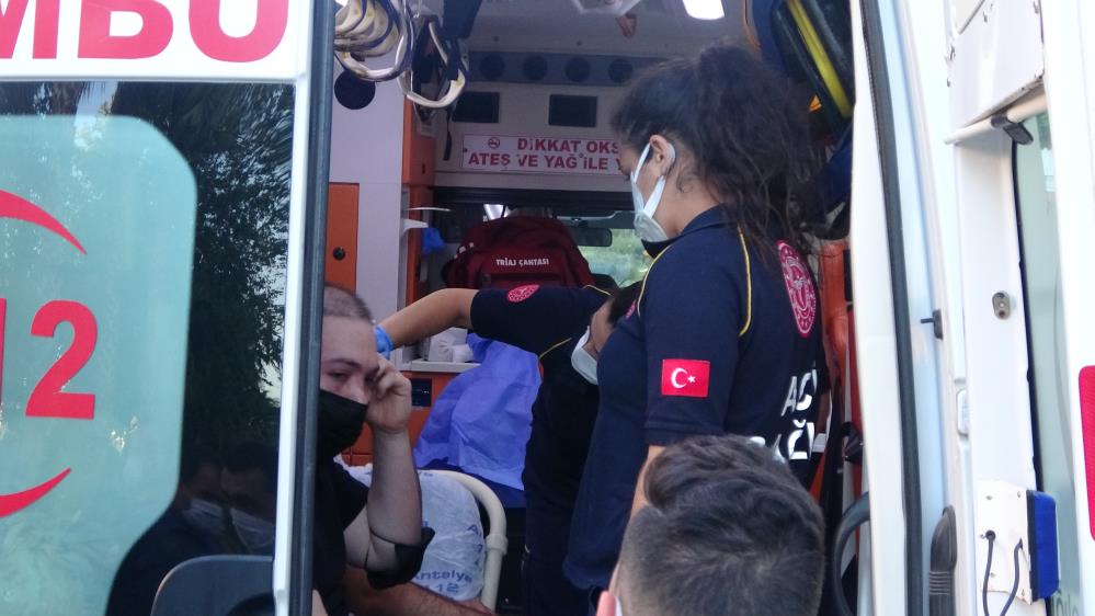 Kısıtlamayı delip kavga etti, polisleri 'niye geç geliyorsunuz' diye azarladı