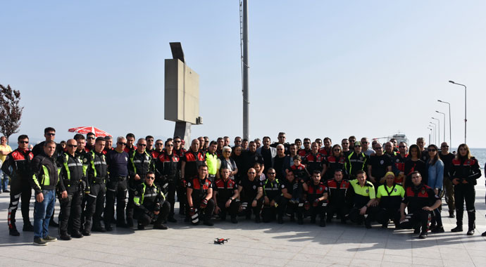 Motosikletli polislerden ayyıldız şov