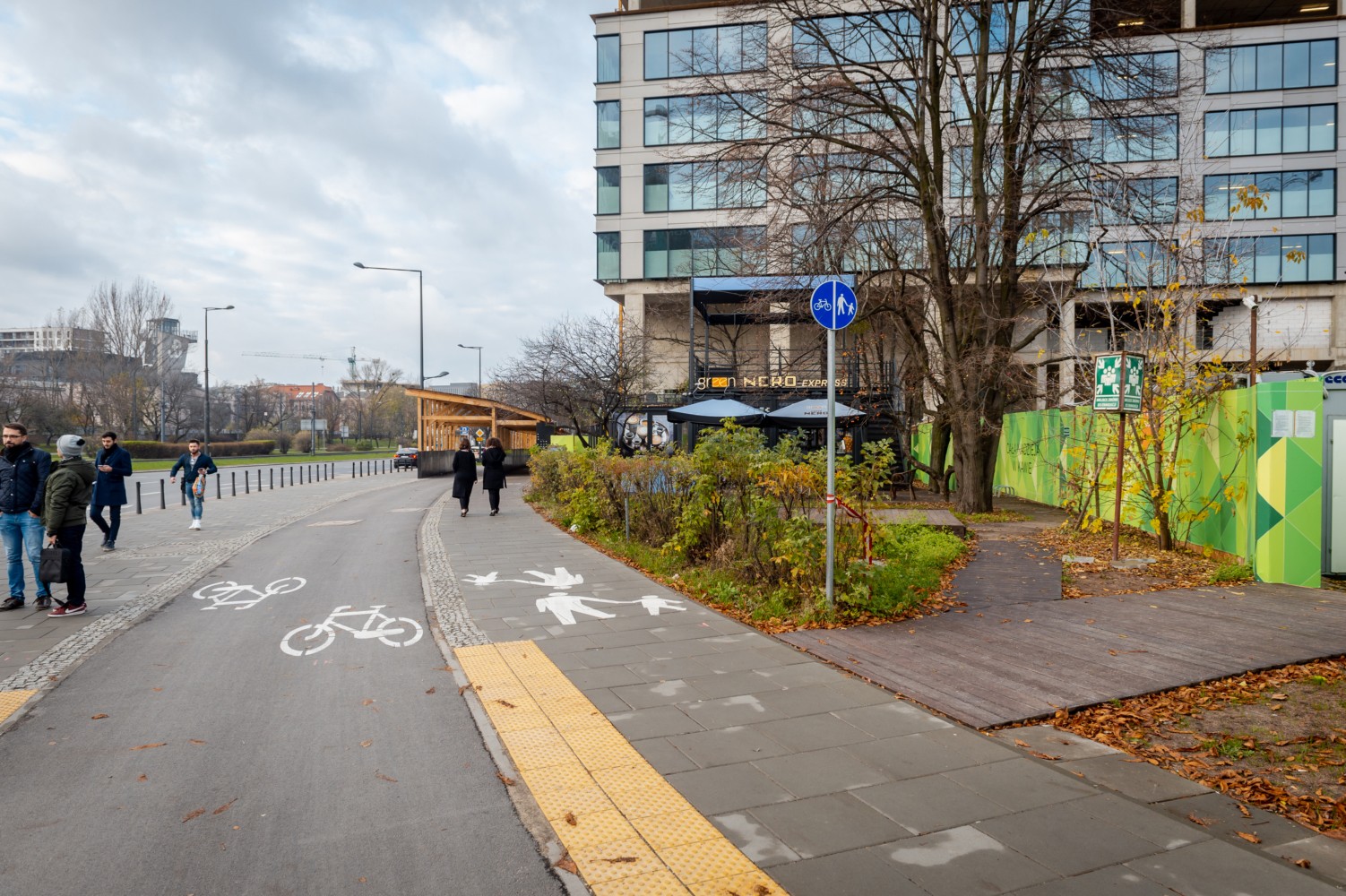 Polonya'da kirli havayı yutan kaldırım yaptılar