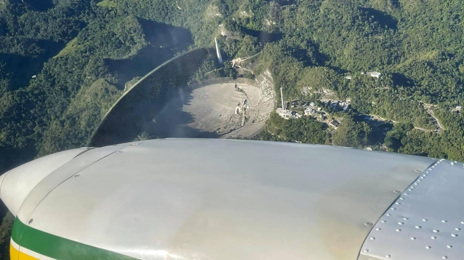 Porto Riko’daki Arecibo Gözlemevi çöktü