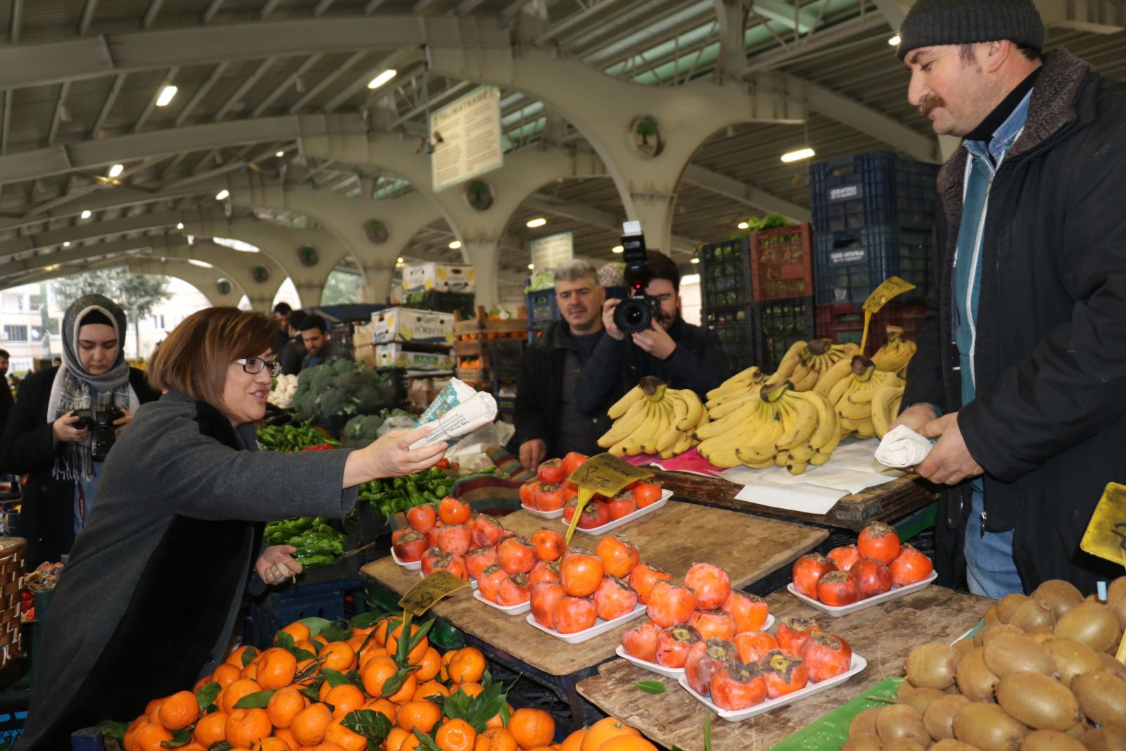 Poşet ücretli oldu, bez alışveriş torbası geri döndü