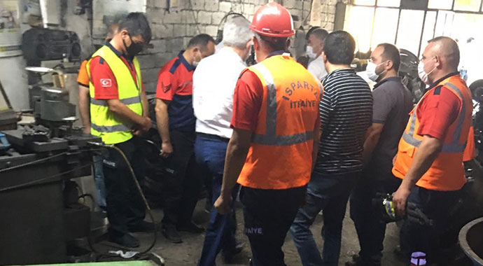 2 tonluk pres makinesinin altında kalan esnaf hayatını kaybetti