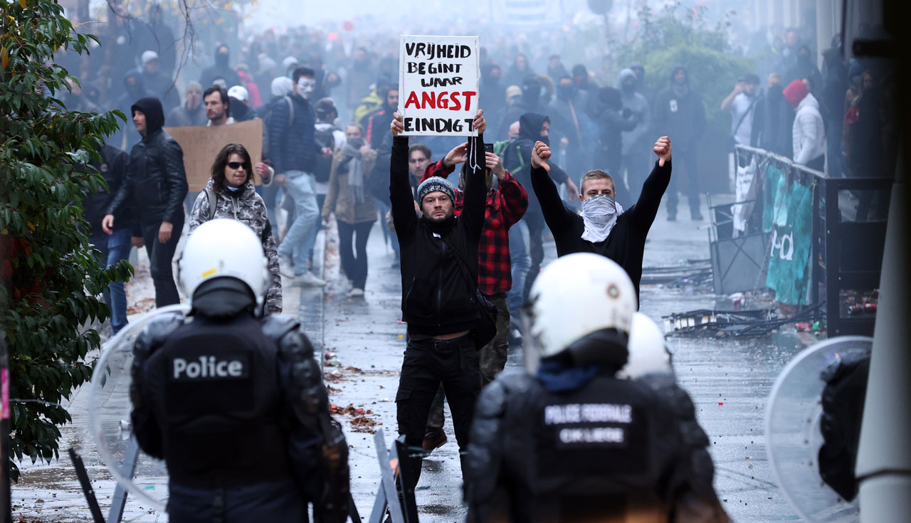Avrupa'da yasaklar artıyor: Üçüncü doz yoksa sosyal hayat da yok