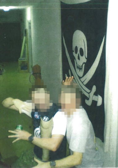 Avustralyalı askerler öldürdükleri Afgan savaşçının protez bacağından içki içmiş