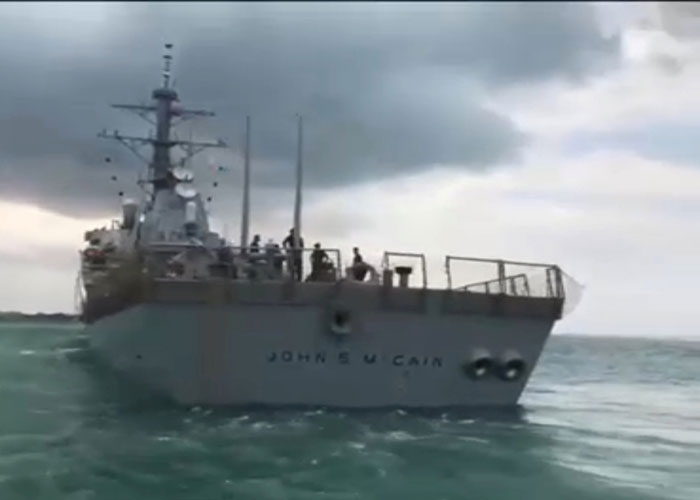 Kaza sonrası ABD savaş gemisinde tehlike! Durmadan su aldı