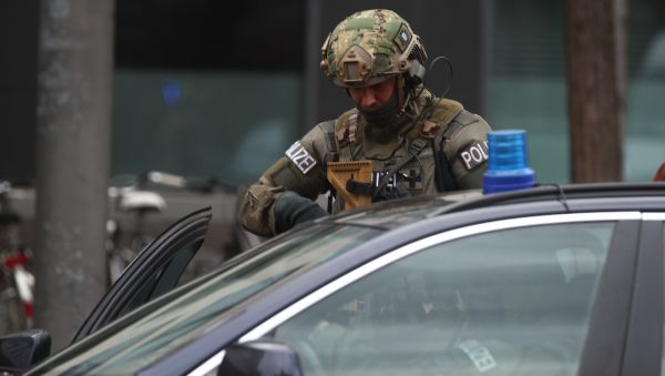 Almanya'da bıçaklı saldırı paniği