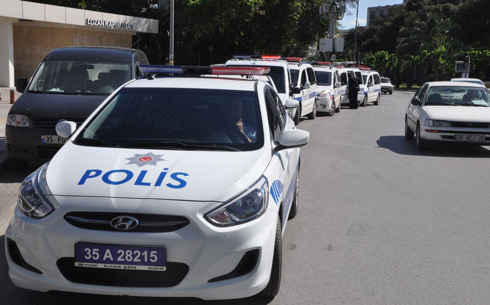 İzmir'de büyük panik! Polisler bir anda koşmaya başladı...
