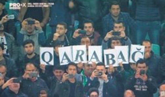 Karabağ taraftarından efsane koreografi