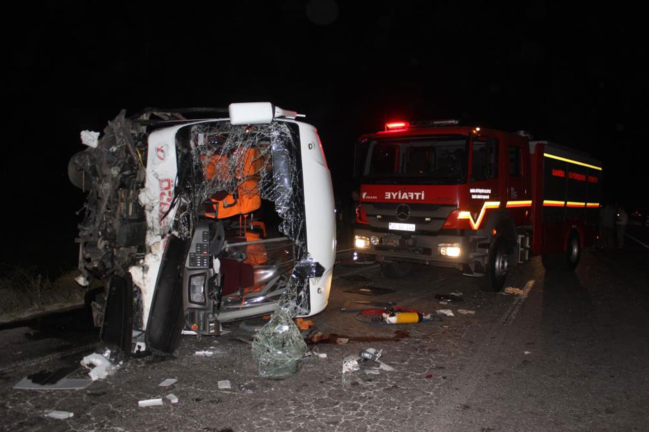 Manisa’da 4 kişinin hayatını kaybettiği kaza kamerada