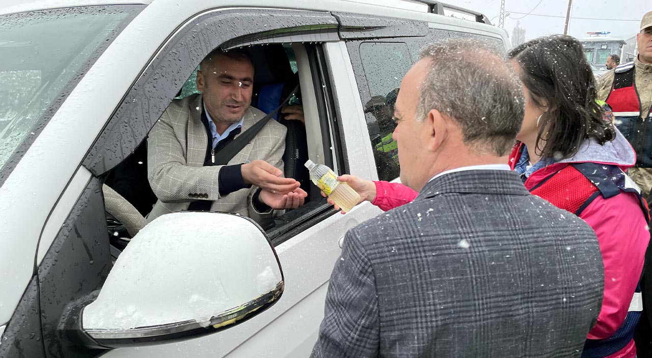 Bir şehir bayrama kar ile uyandı!