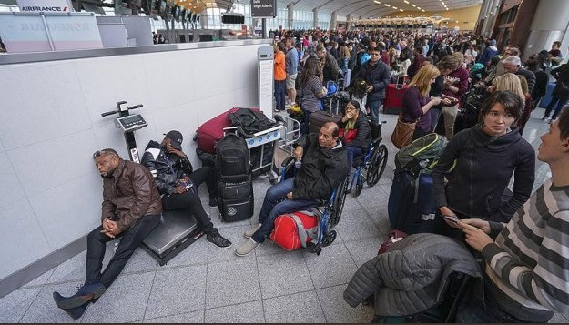 Dünyanın en büyük havalimanı karanlığa gömüldü