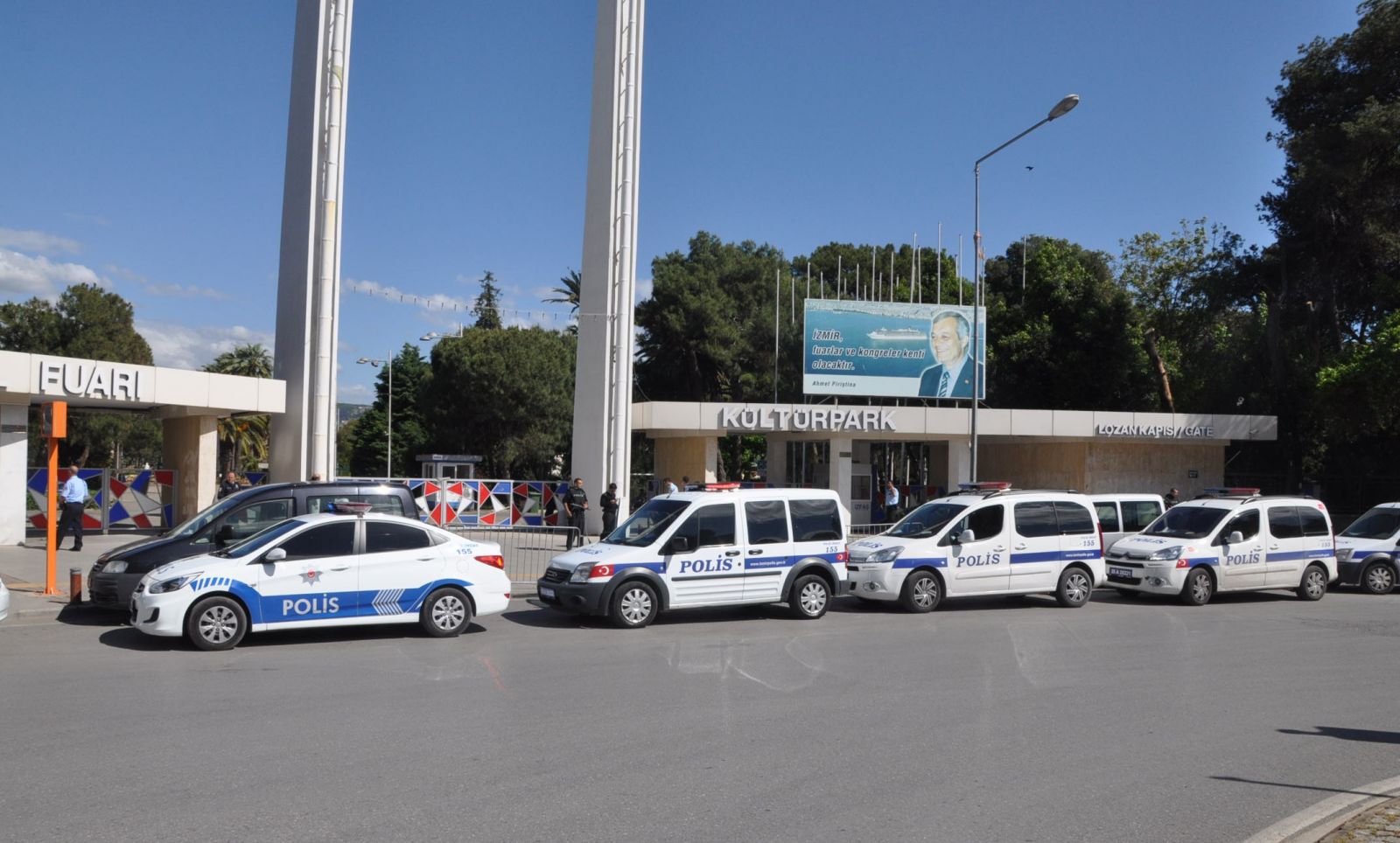 İzmir'de büyük panik! Polisler bir anda koşmaya başladı...