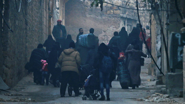 Son dakika... Halep'te onlarca sivil kurşuna dizildi!