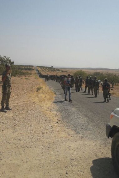 Suriye'deki Türkmen Birlikler Türk tanklarını karşıladı