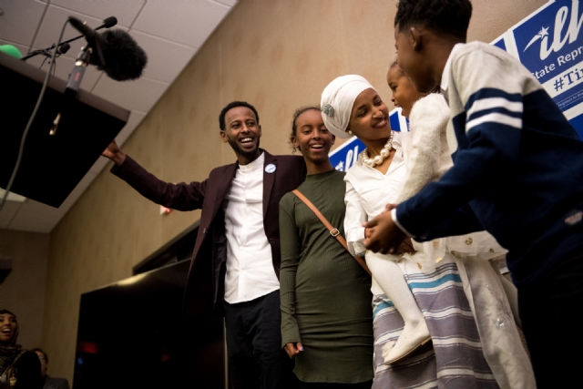 ABD'de bir ilk! Başörtülü vekil Ilhan Omar meclise girdi