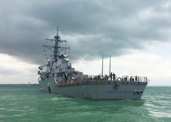 Kaza sonrası ABD savaş gemisinde tehlike! Durmadan su aldı