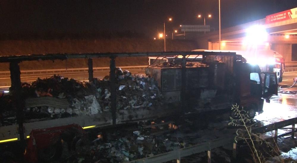 Başakşehir’de tır alev alev yandı