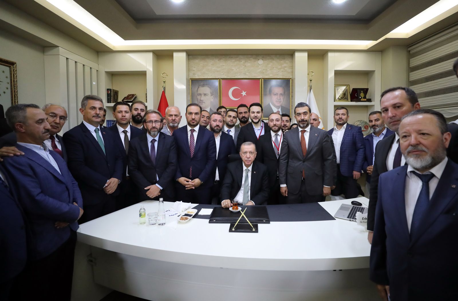 Erdoğan'dan, AK Parti Mamak İlçe Başkanlığına ziyaret