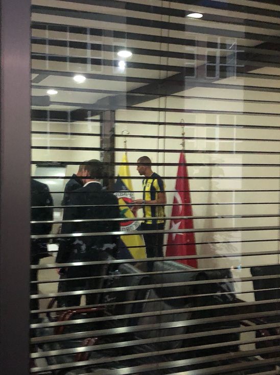 Fenerbahçe'nin yeni golcüsü formayı giydi!