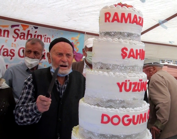 100 yaşında koronavirüsü yendi, ilk işi 2 doz aşı yaptırmak oldu