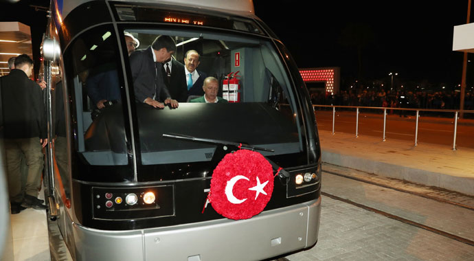 Cumhurbaşkanı Erdoğan, Antalya'da yeni yapılan tramvay hattını açtı
