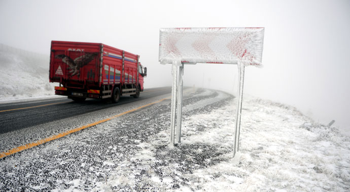 Kar yağışı başladı! Her yer beyaza büründü, ekipler harekete geçti
