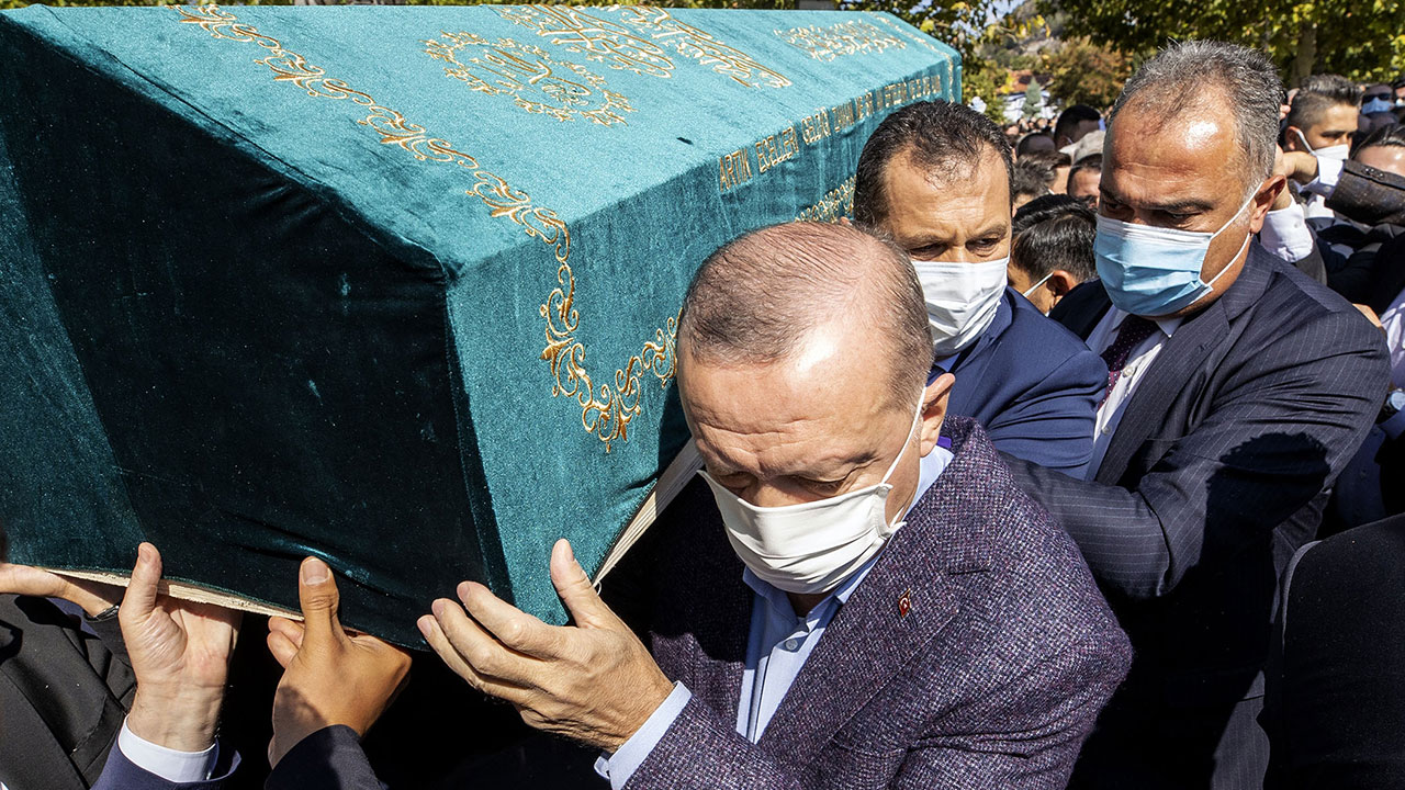 Oğuzhan Asiltürk son yolculuğuna uğurlandı