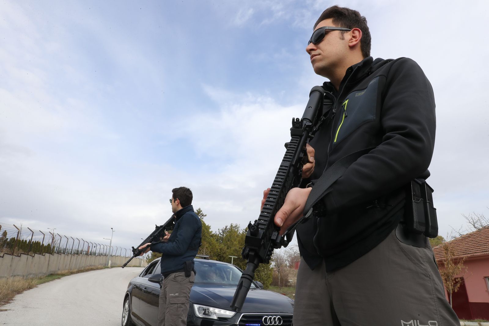 Bakan Işık'a yerli silahlı koruma