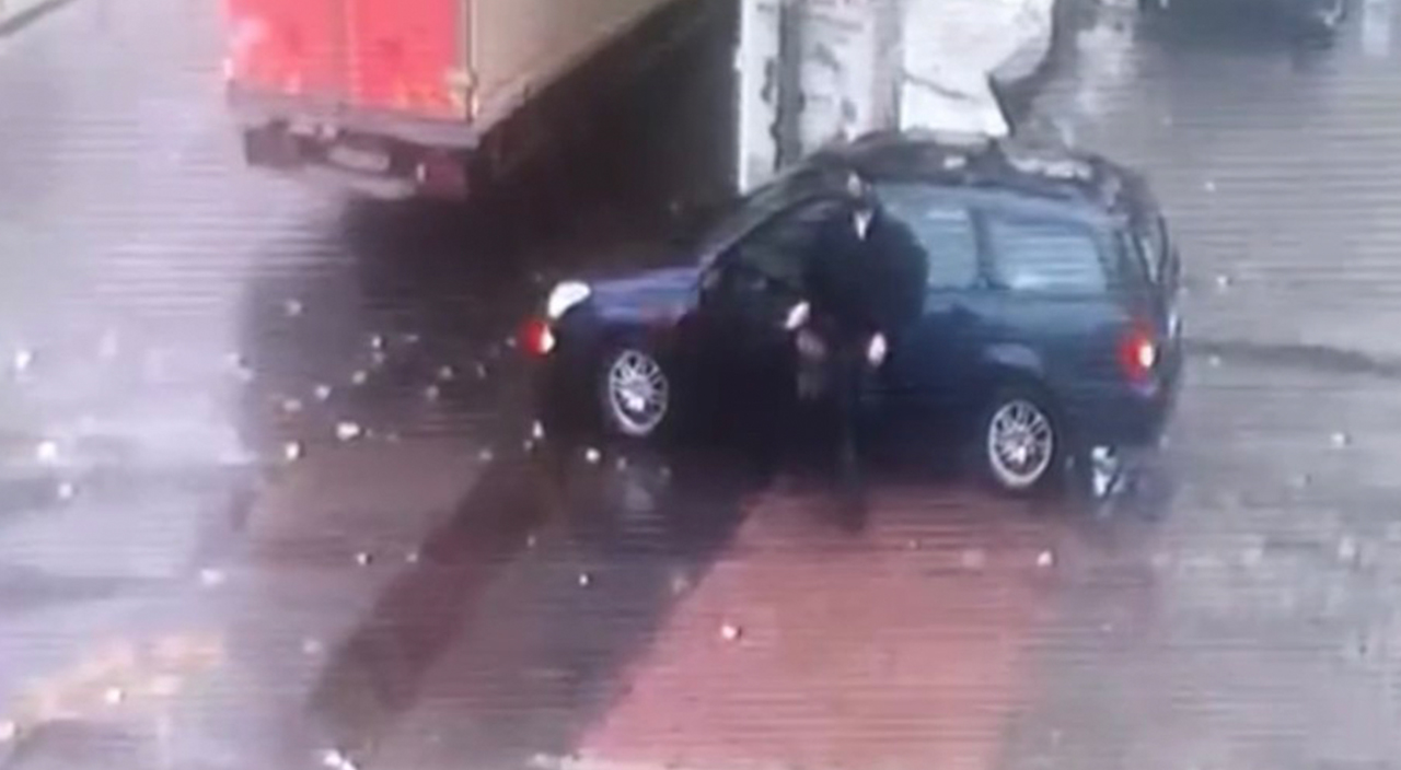 Oto hırsızını, haberlerde gören babası ele verdi