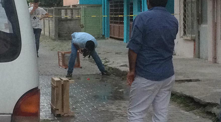 Babasını balkondan attı, daha sonra bıçaklayarak öldürdü!