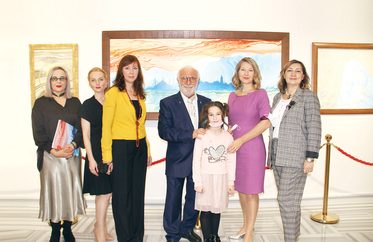 Rus ressamlar şifayı ebruda buldular