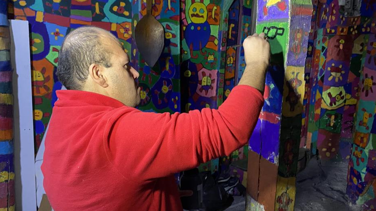 Engelsiz sanatını tüm dünyaya tanıttı