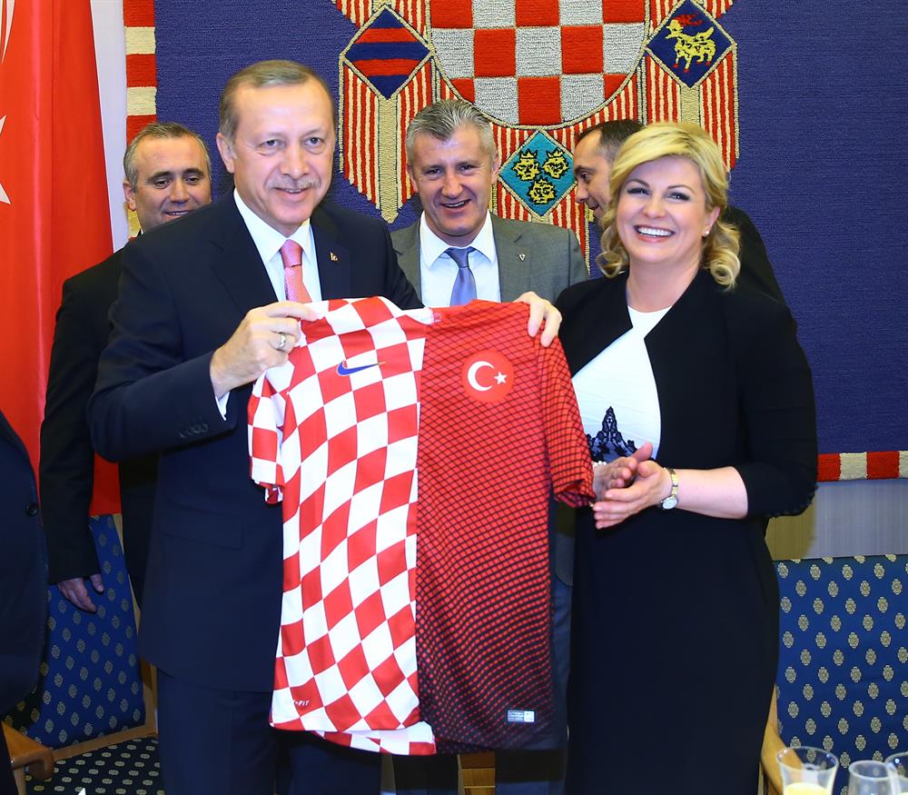 Cumhurbaşkanı Erdoğan'a '10 numara'lı forma