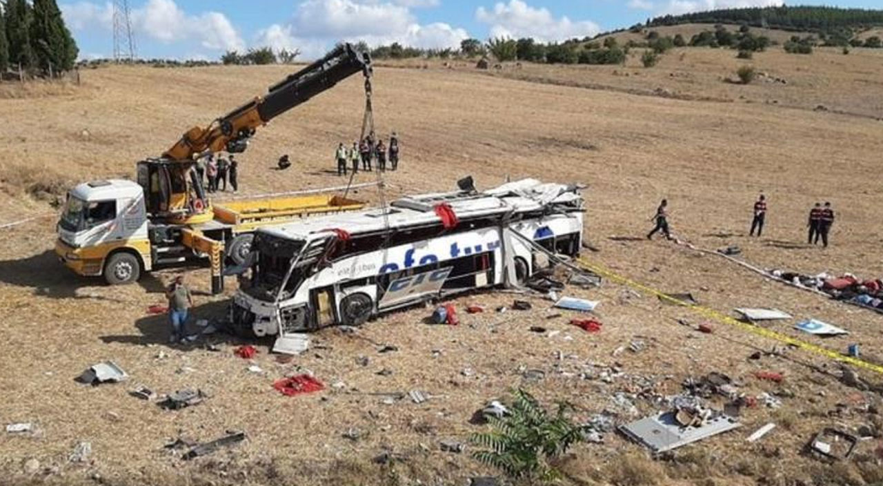 Türkiye'yi üzen Balıkesir kazasında kızını kaybetmişti... Acılı babanın adalet arayışı sürüyor Türkiye'yi üzen Balıkesir kazasında kızını kaybetmişti... Acılı babanın adalet arayışı sürüyor
