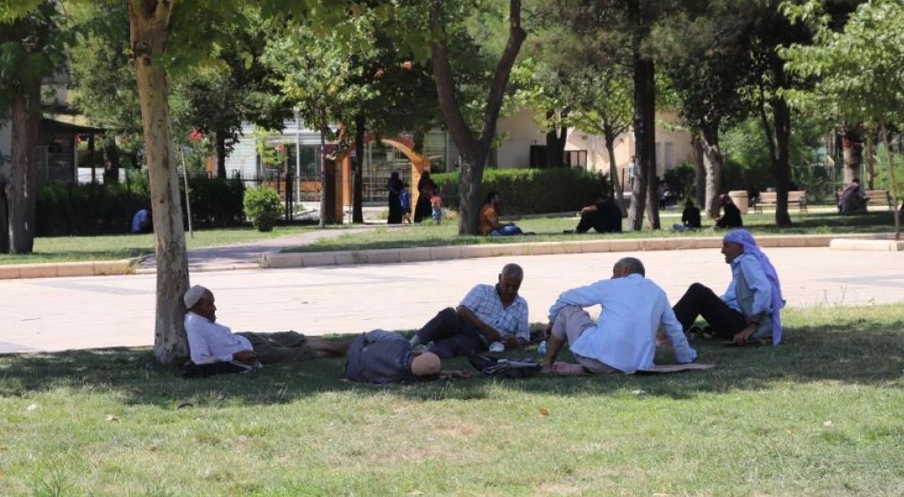 Şanlıurfa’da termometreler 45 dereceyi gördü: “Evden çıkamıyoruz” Şanlıurfa’da termometreler 45 dereceyi gördü: “Evden çıkamıyoruz”