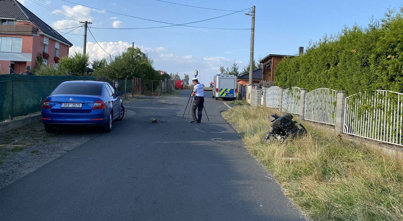 Gösteri yapan tarihi savaş uçağı bir eve düştü: 1 ölü, 1 yaralı Gösteri yapan tarihi savaş uçağı bir eve düştü: 1 ölü, 1 yaralı