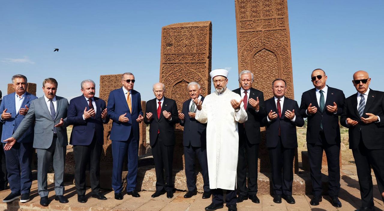 Cumhurbaşkanı Erdoğan Selçuklu Mezarlığını ziyaret etti