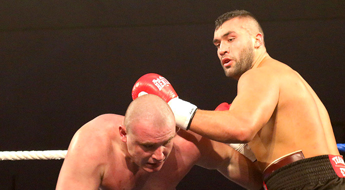 Türk rakibinden korkup maçtan çekilen Polonyalı boksör