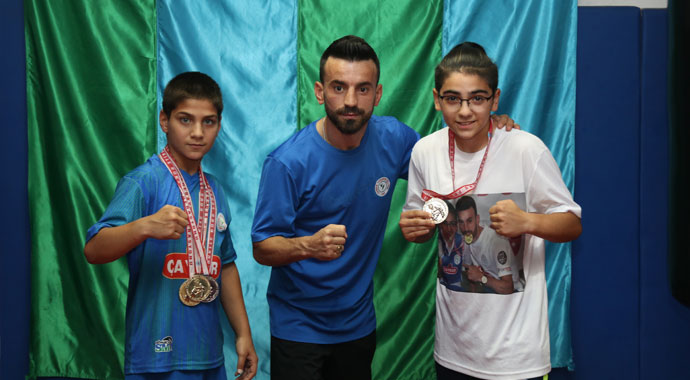 Sokakta keşfedildi, 2 altın 1 gümüş madalya kazandı