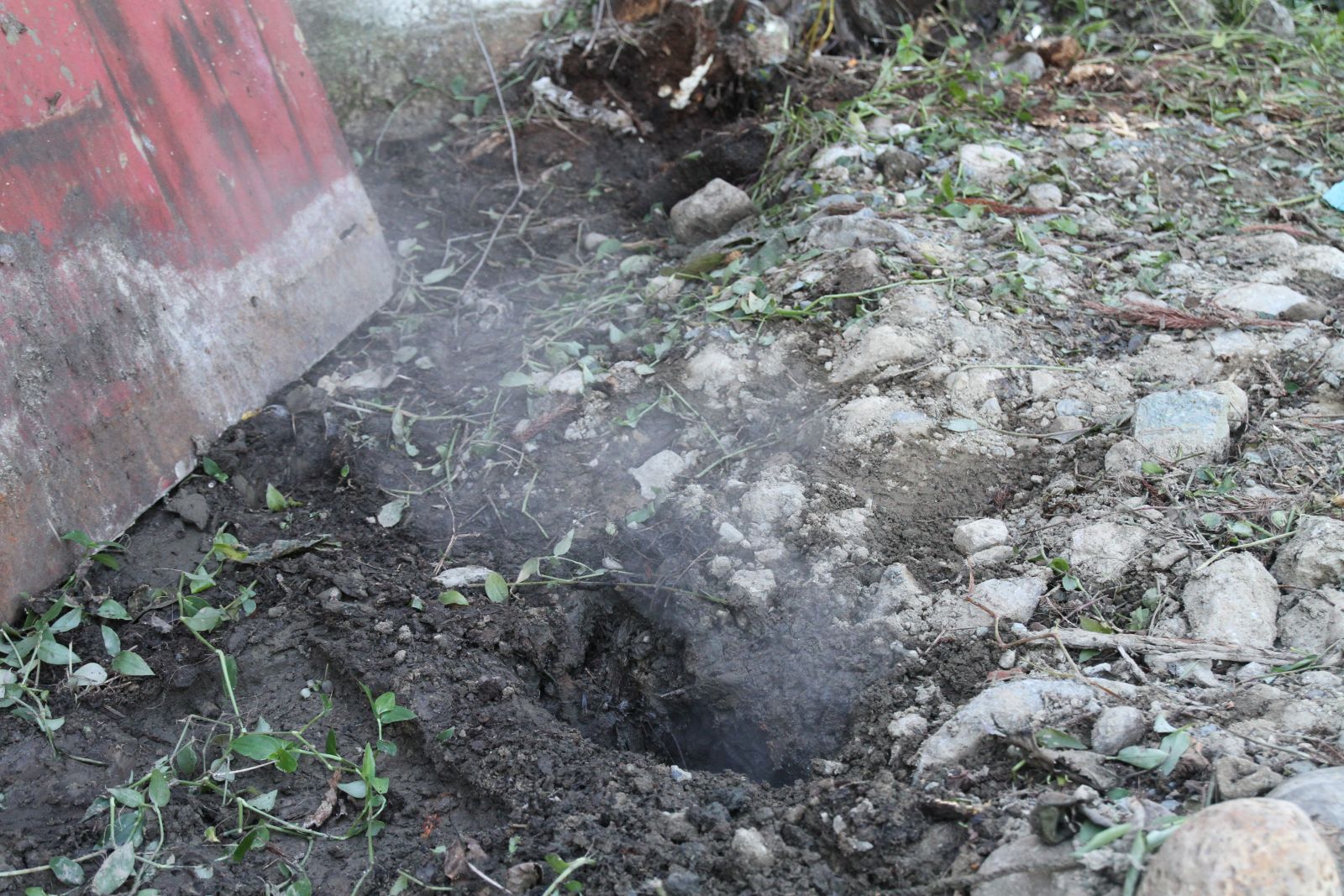 Rize’de yer altından çıkan gaz mahalleyi tedirgin etti