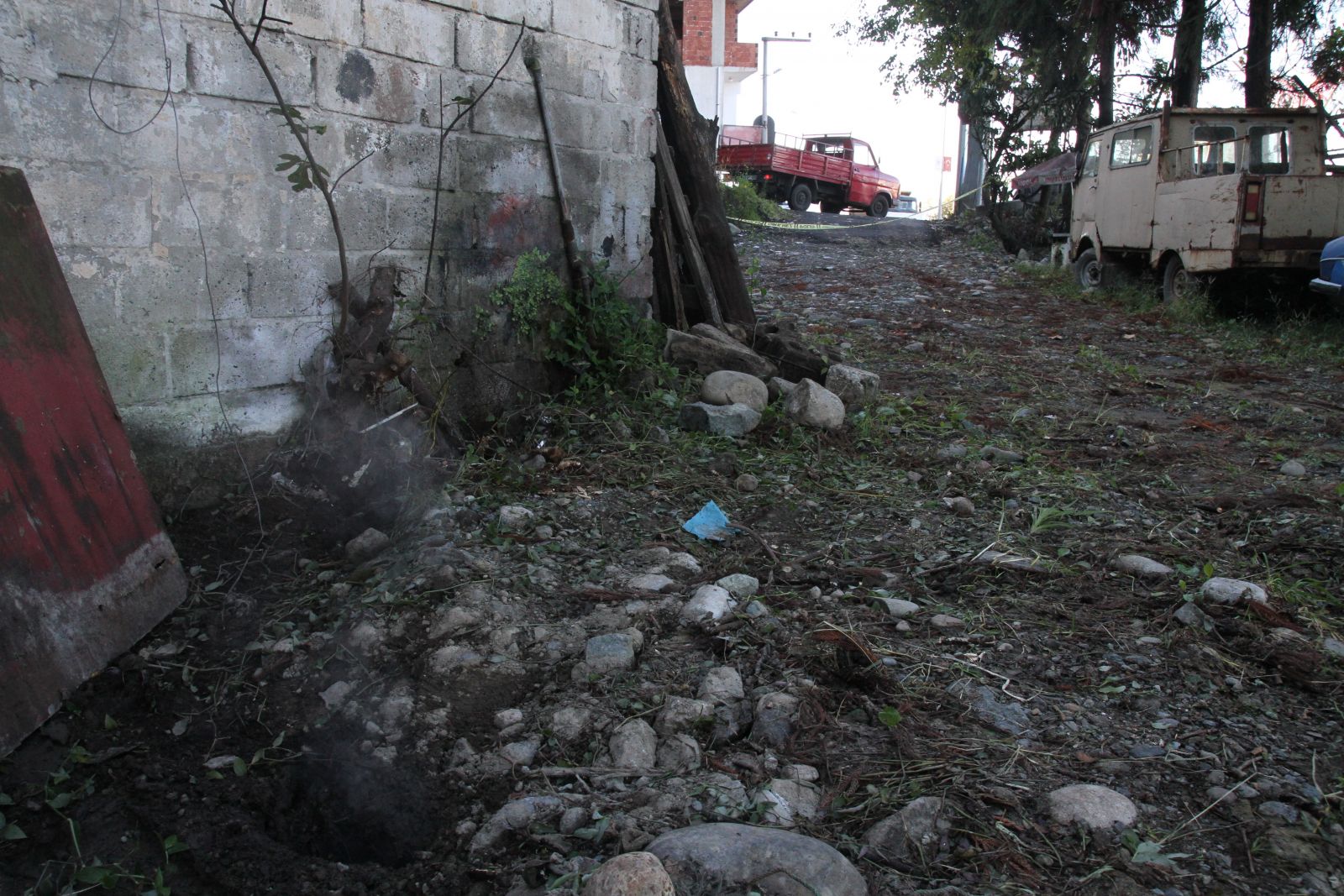 Rize’de yer altından çıkan gaz mahalleyi tedirgin etti