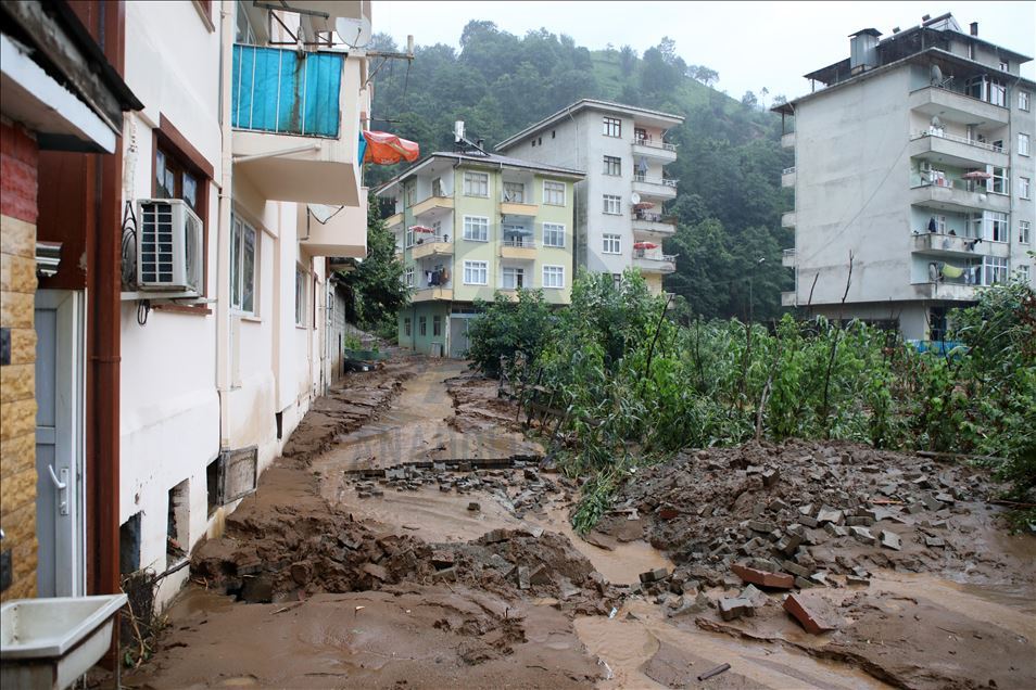 Rize'deki selde iki kişi hayatını kaybetti