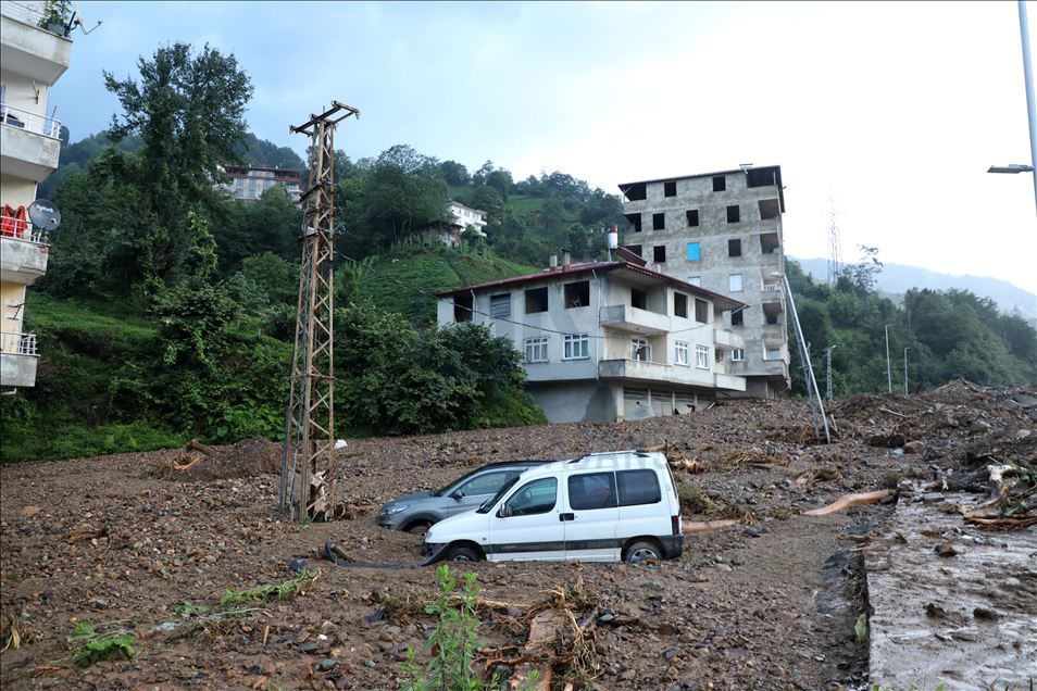 Rize'deki selde iki kişi hayatını kaybetti